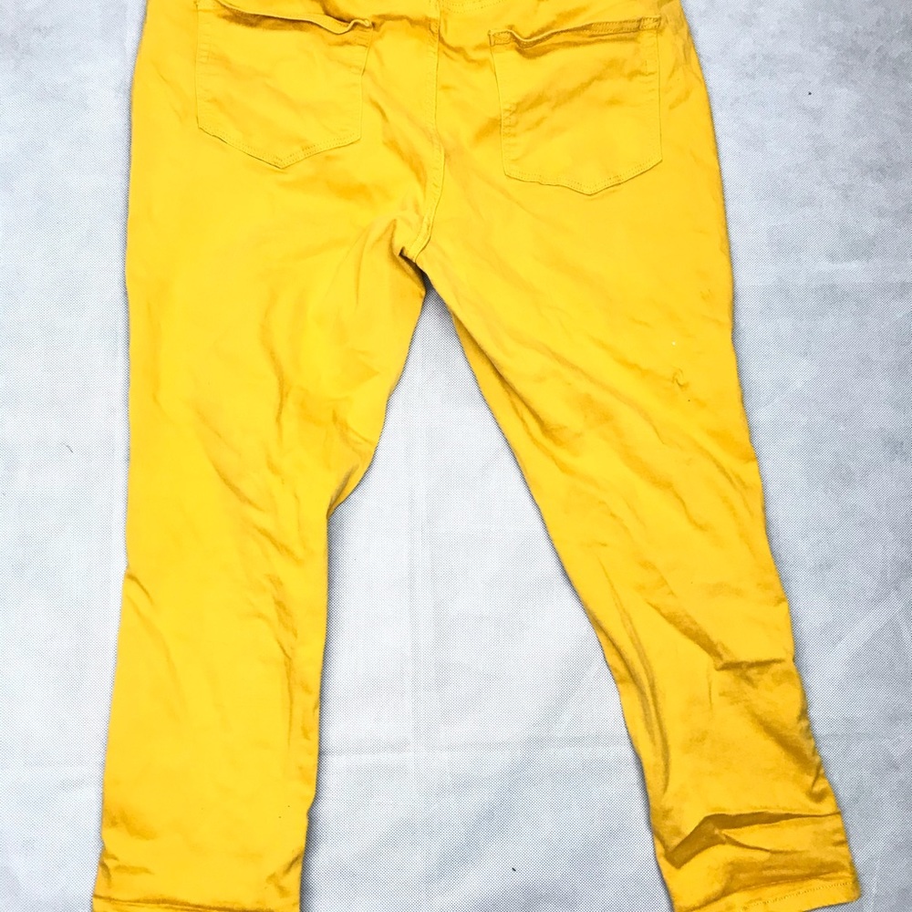 Mustard yellow jeans🌻